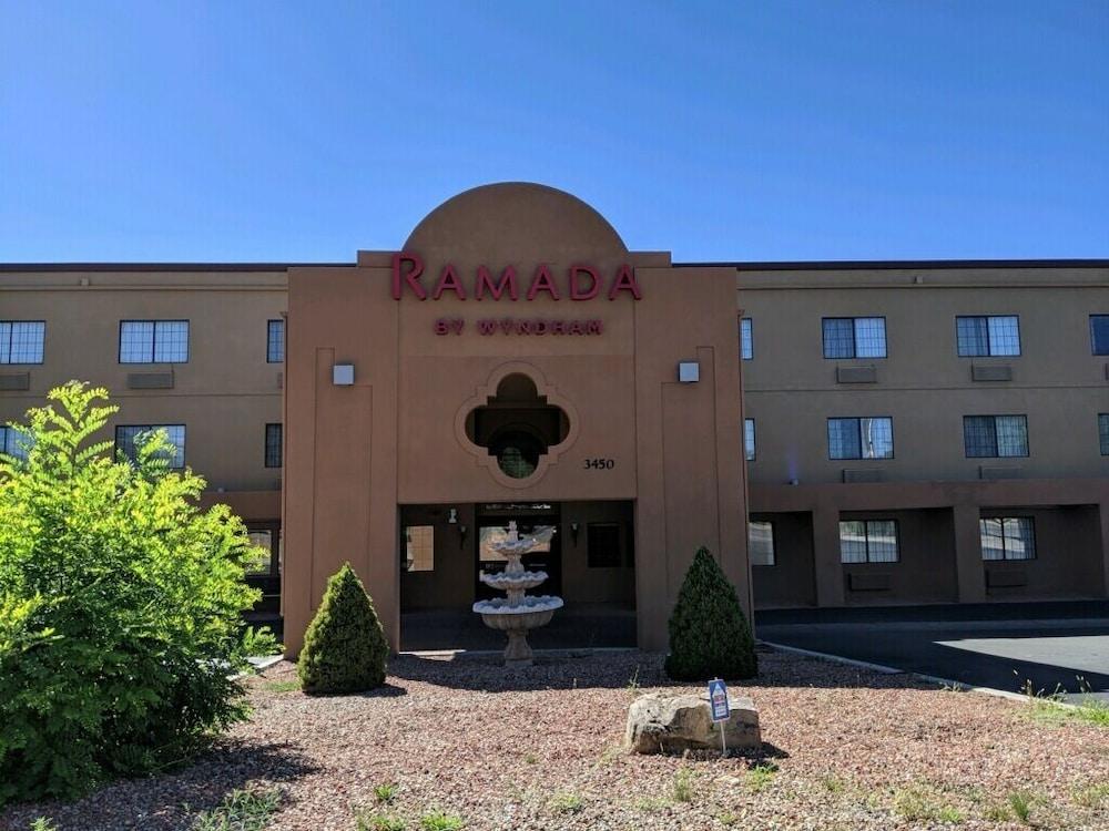 Ramada By Wyndham Santa Fe Hotell Exteriör bild