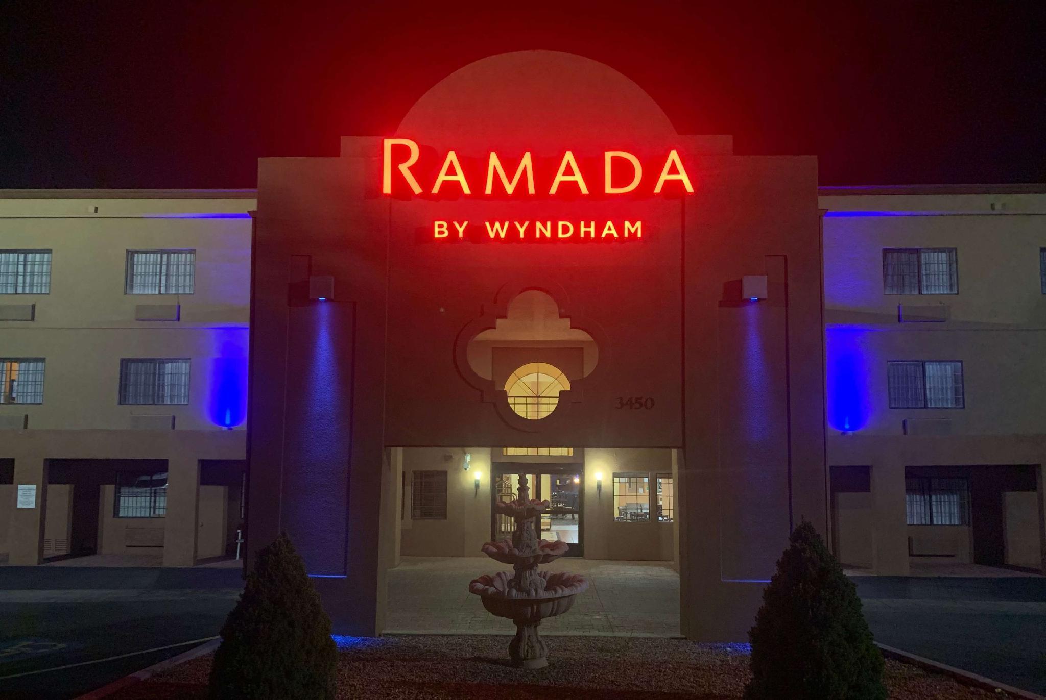 Ramada By Wyndham Santa Fe Hotell Exteriör bild